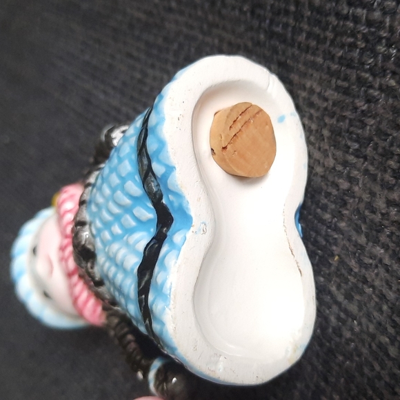 Vintage Pair of Boy & Girl in Yarn String Winter Clothing  Salt/Pepper Shakers - Picture 7 of 9